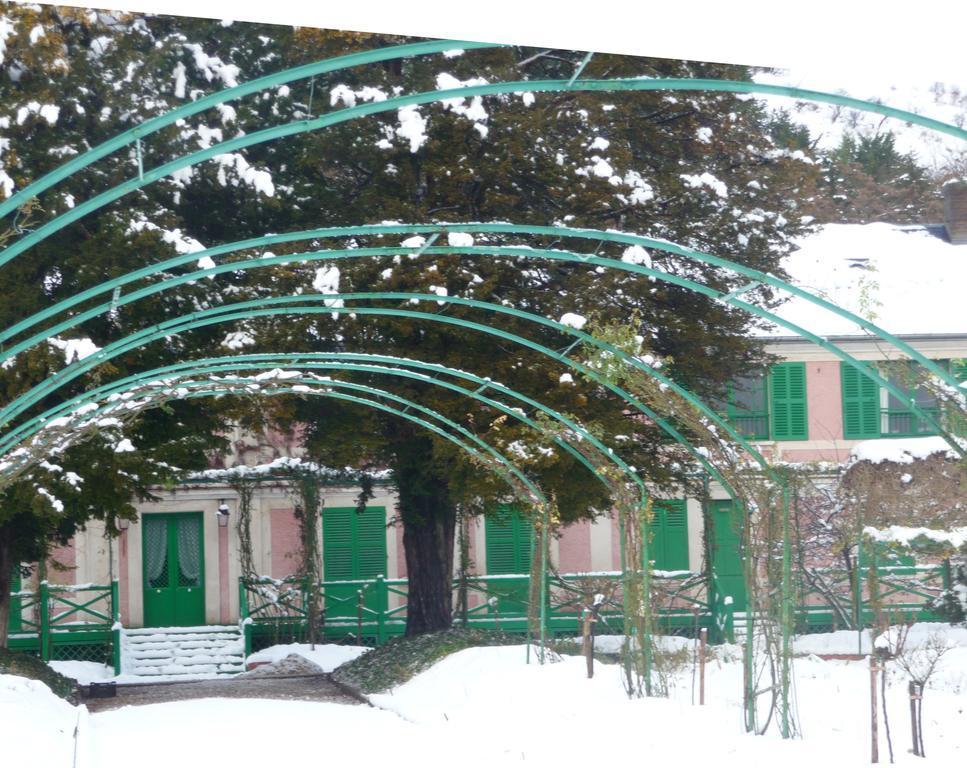 Maison D'Hotes Les Coquelicots Ζιβερνί Εξωτερικό φωτογραφία